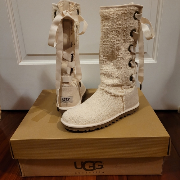 NWOT Ugg Australia Heirloom knit cream lace up boots, Size 7 - Picture 2 of 6